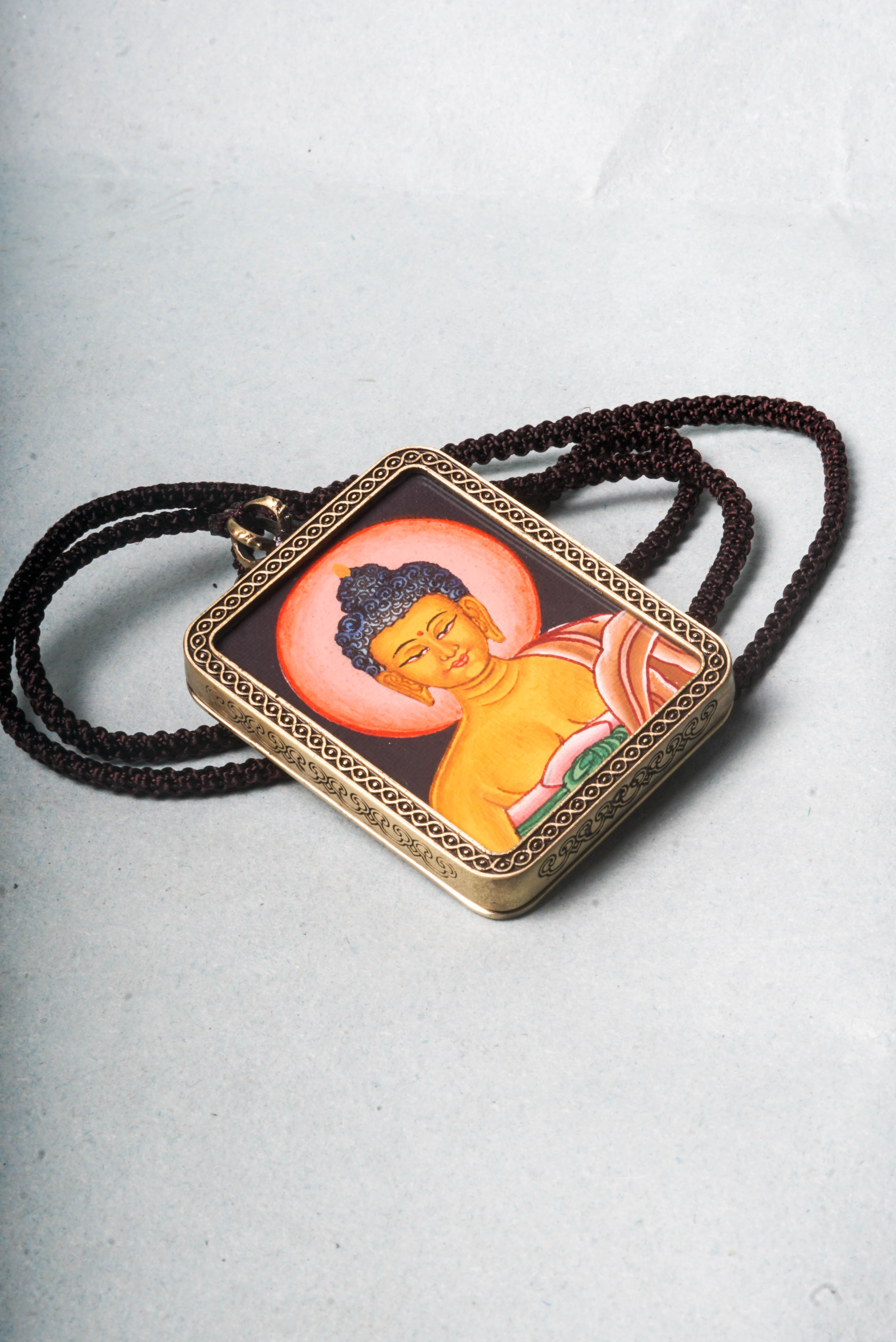 This Buddha Ghau Thangka captures the serene wisdom and compassion of the Buddha in a detailed, hand-painted portrait using natural mineral pigments. Designed as a portable shrine, it offers spiritual support whether carried or displayed, inspiring inner peace and mindfulness in daily practice.