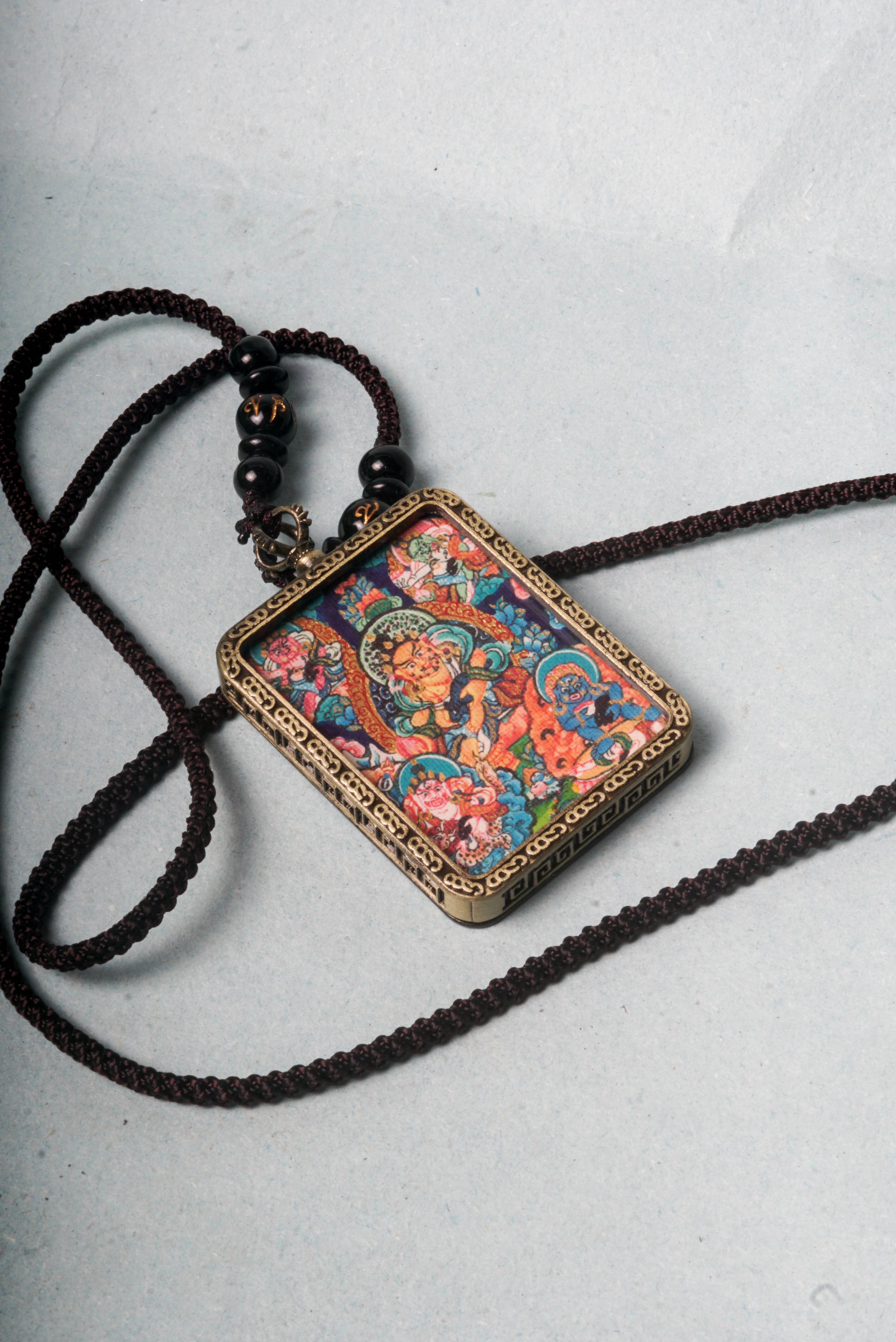The genuine Five Zambala Ghau Thangka features all five Tibetan Buddhist wealth deities, symbolizing prosperity, generosity, and the removal of obstacles. Hand-painted with natural mineral pigments, this portable shrine is both a powerful talisman and sacred artwork for attracting abundance and spiritual growth.