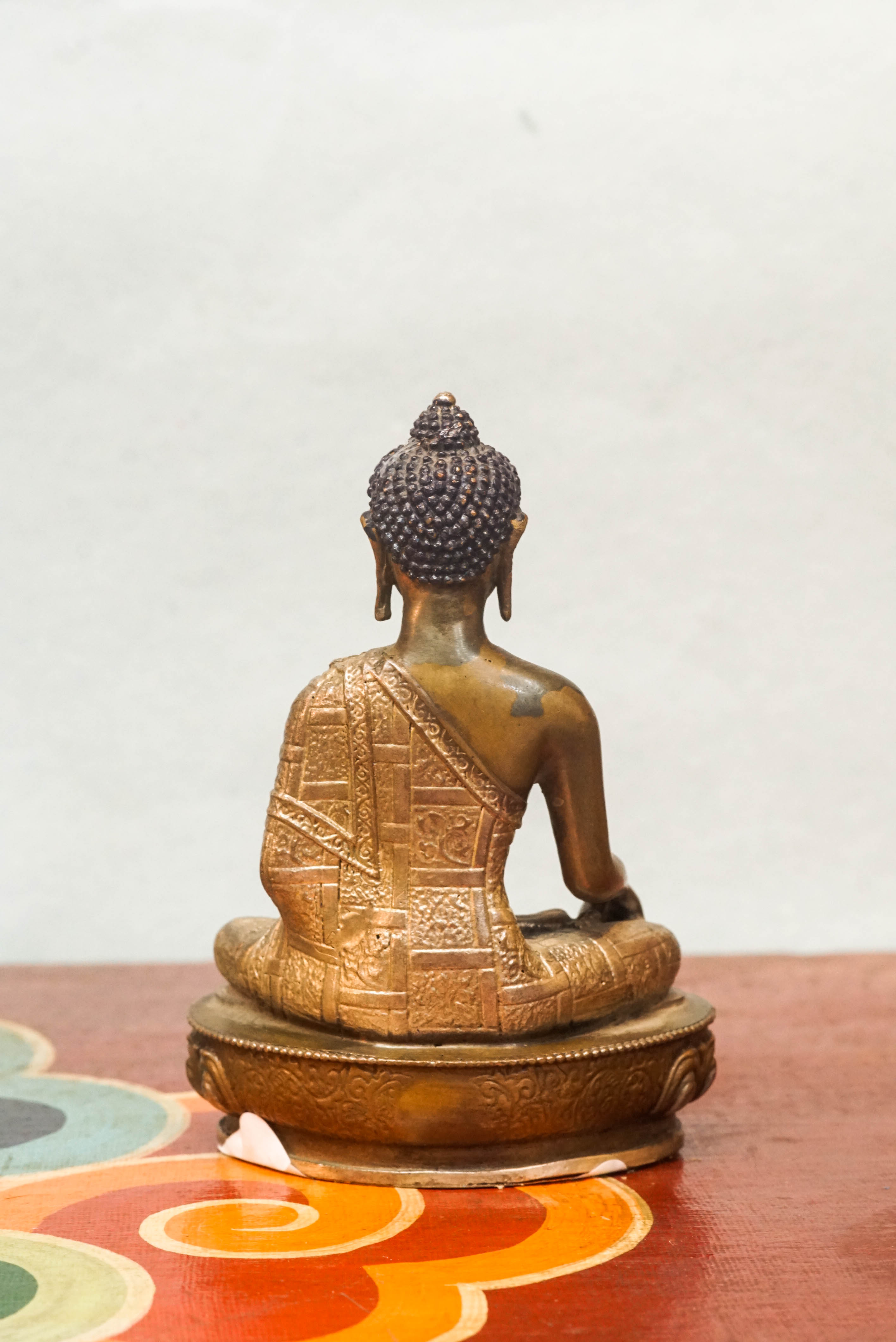 Statue of Shākyamuni Buddha, depicting the historical Buddha in a meditative pose, symbolizing enlightenment, wisdom, and inner peace.