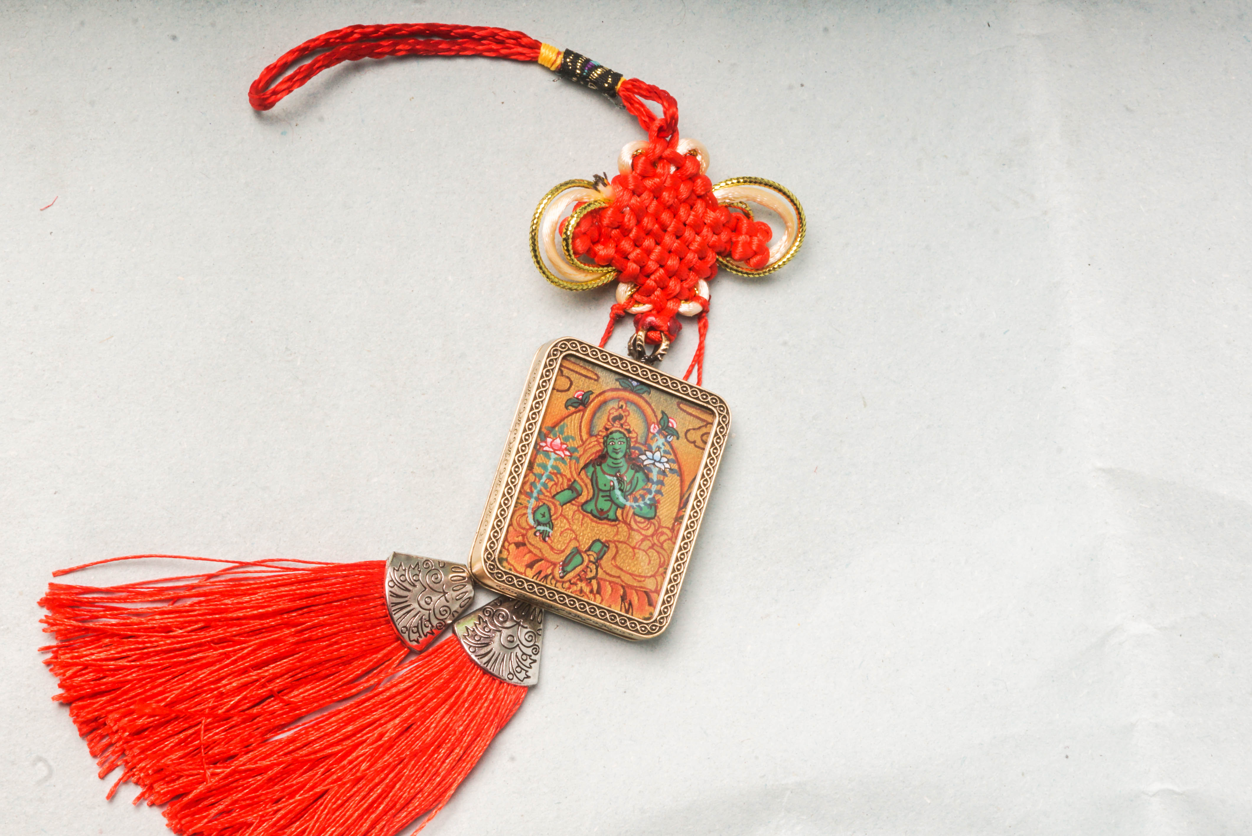 The Green Tara Ghau Thangka is a hand-painted sacred artwork symbolizing compassion, protection, and swift healing. Featuring her vibrant green form and crafted with natural pigments, it serves as a portable shrine to invite Tara’s blessings and grace into your space.