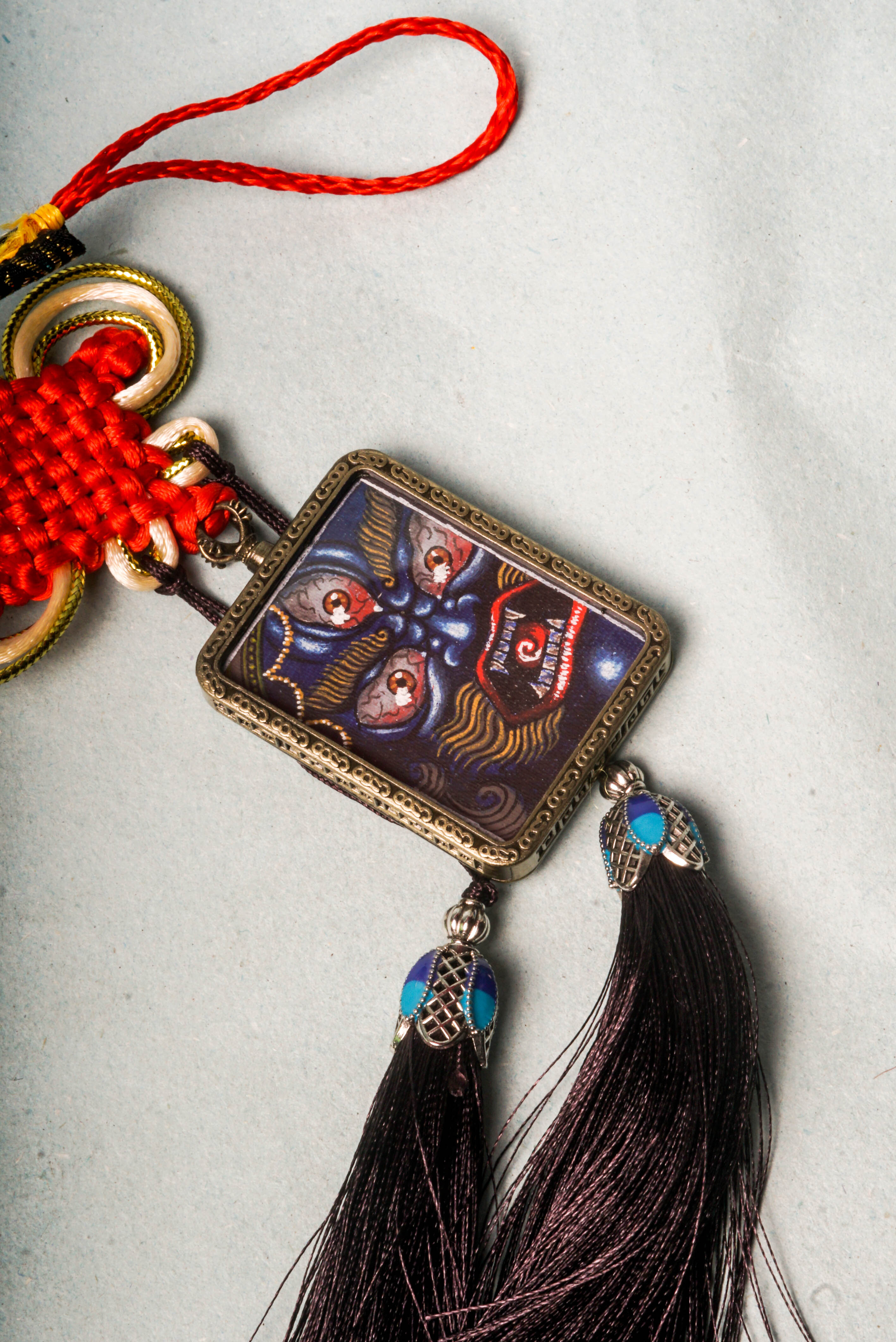 Mahakala, the fierce guardian in Tibetan Buddhism, symbolizes protection, transformation, and the removal of spiritual obstacles. This hand-painted Mahakala Ghau Thangka serves as both a sacred artwork and a powerful talisman, perfect for deepening meditation and invoking divine protection.