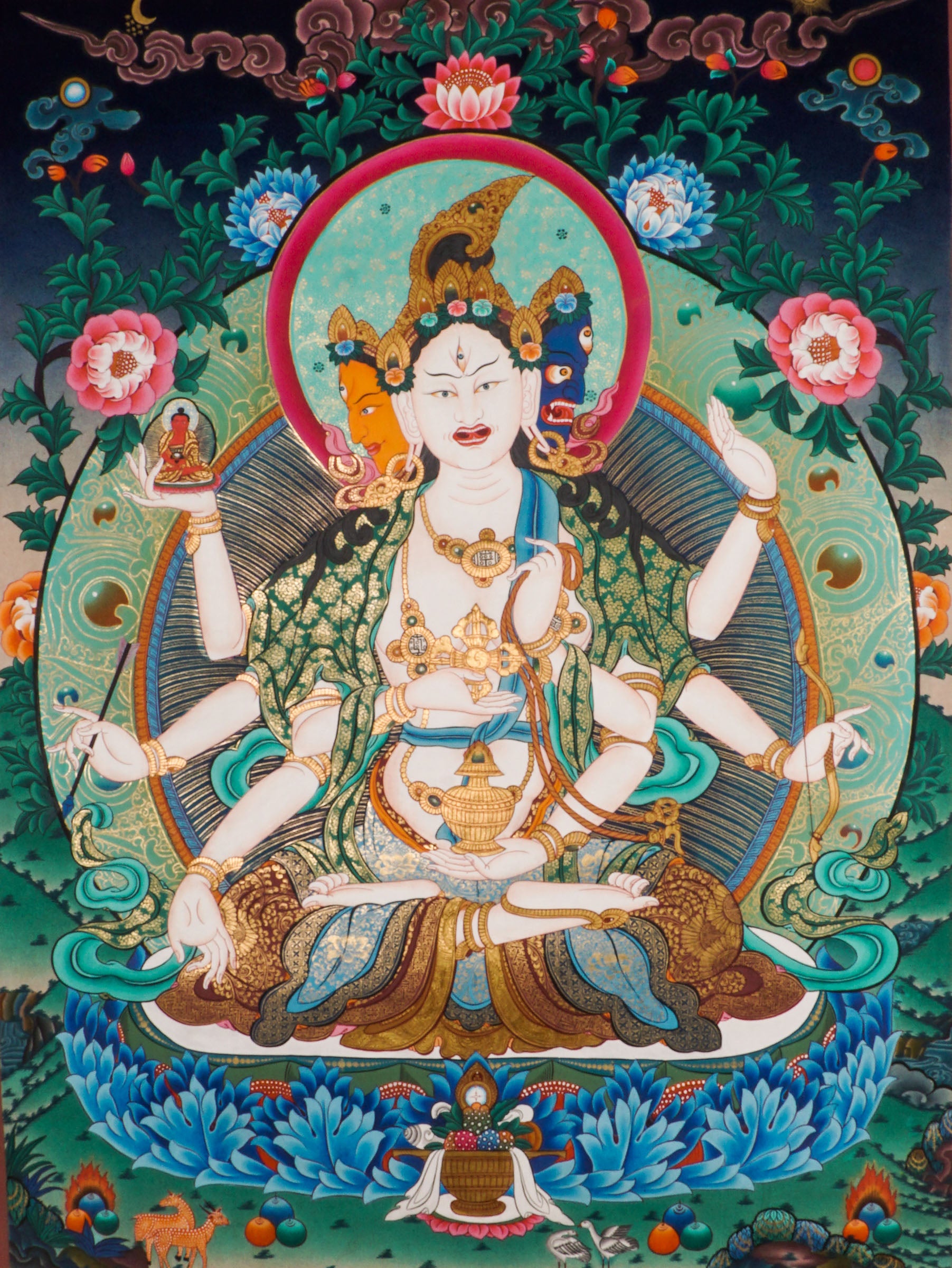 Exclusive Tibetan painting that portrays the long-life deity Namgyalma (Ushnisha Vijaya).
