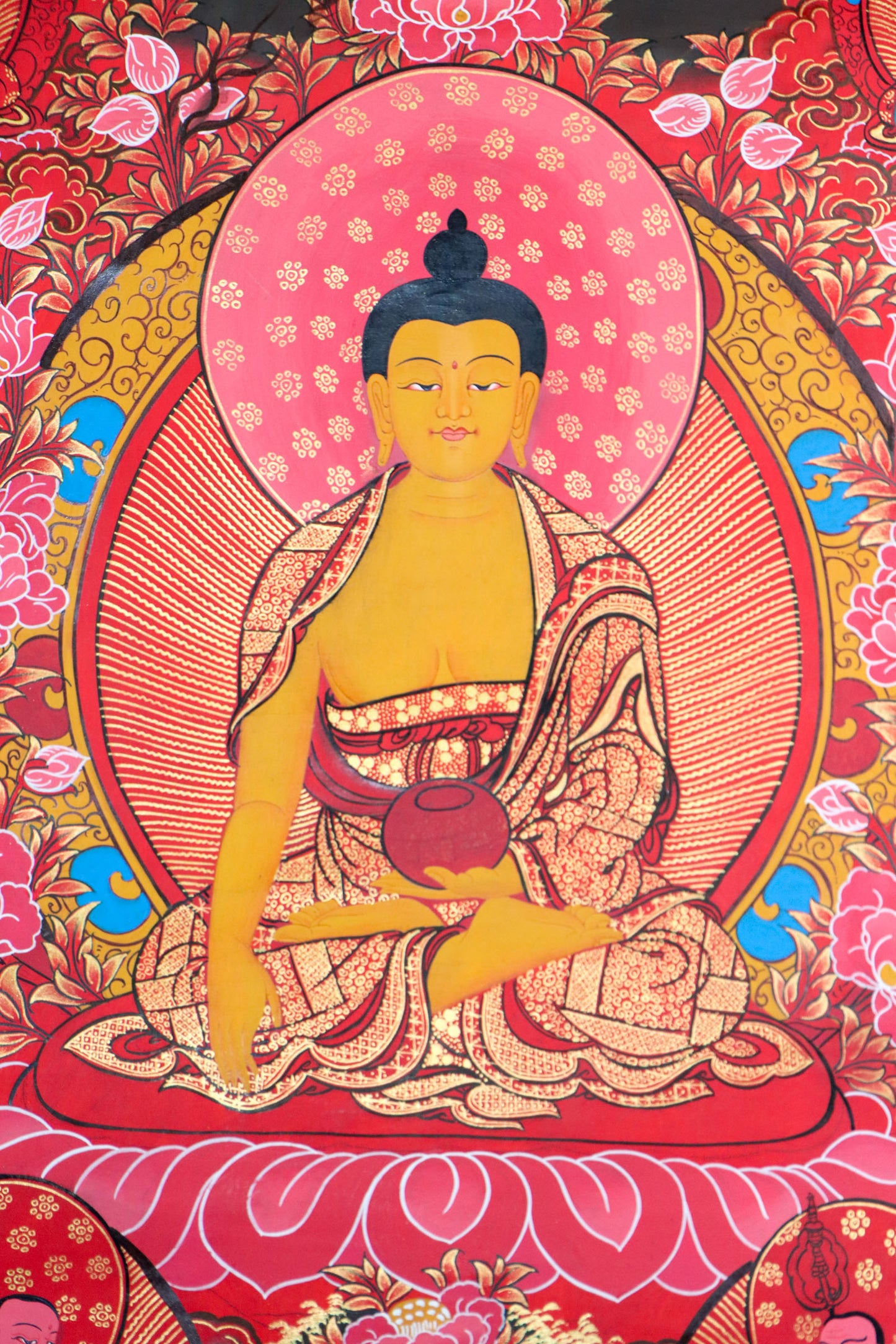 This Shakyamuni Buddha Thangka is a beautiful Tibetan artwork for spiritual practices.